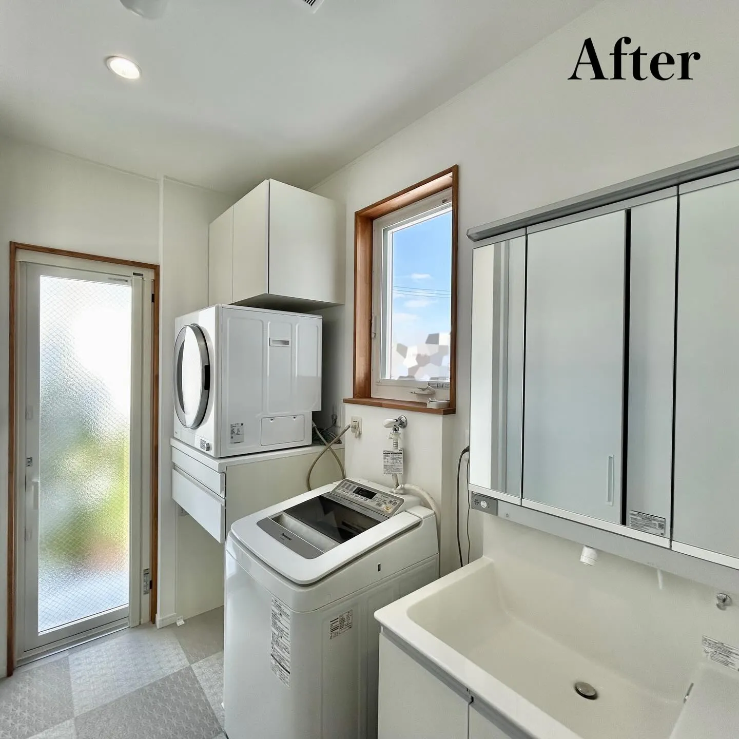 自然光がたっぷり入る、明るい洗面・洗濯スペース。