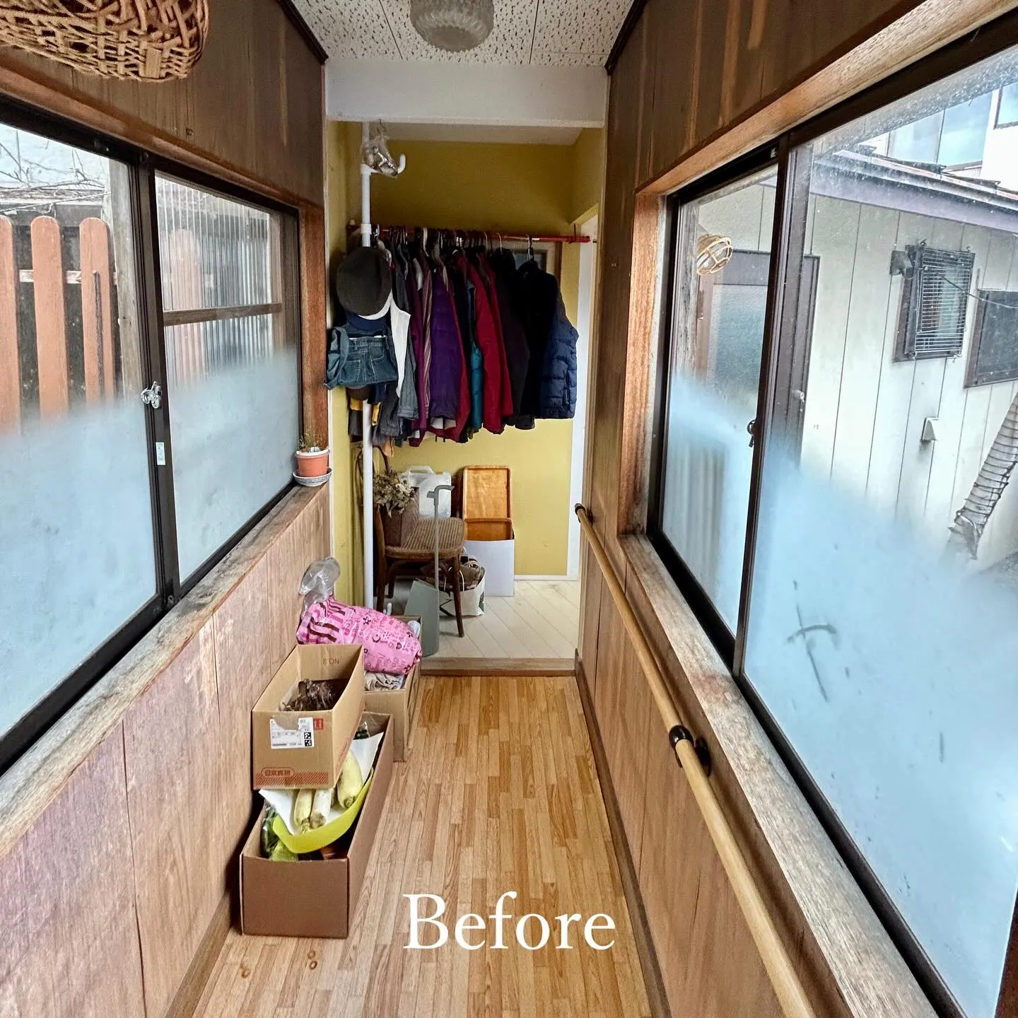 元は二間続きの和室と廊下だった空間をリノベーションし、24....